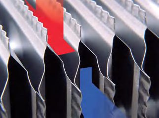 Counter-flow air streams passing through the plate pack